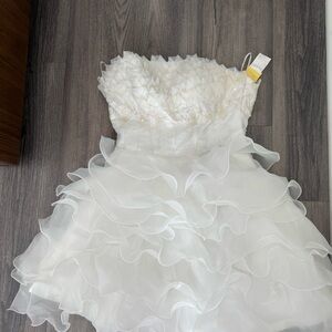 White dress size 2 or 4 short ruffles corset top